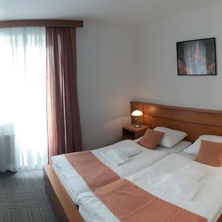 Restavracija In Prenocisca Carda Hotell Martjanci Eksteriør bilde