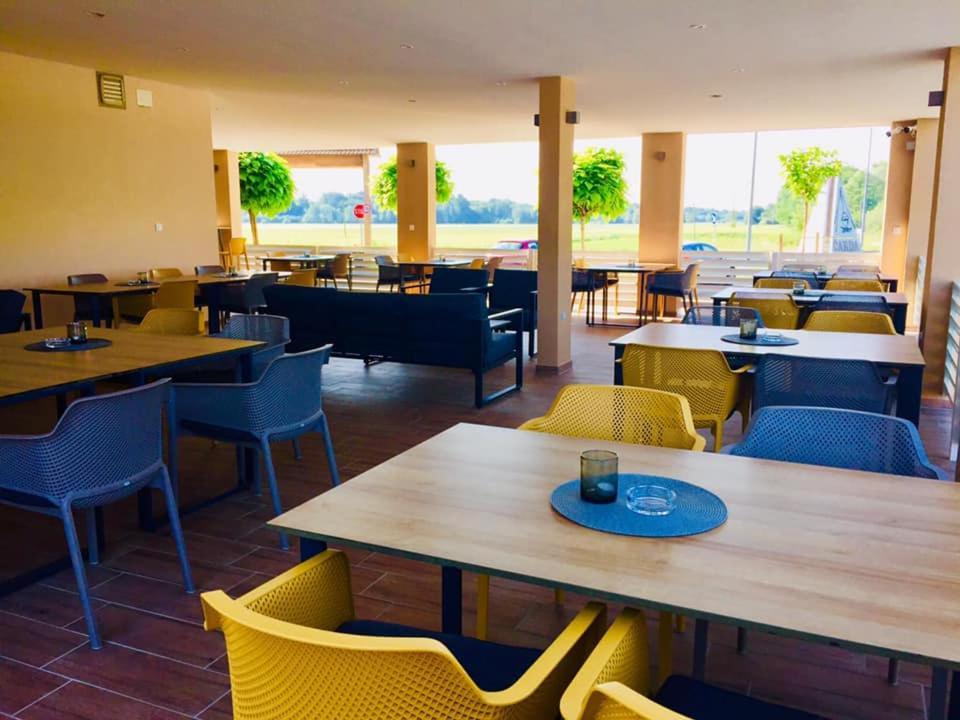 Restavracija In Prenocisca Carda Hotell Martjanci Eksteriør bilde