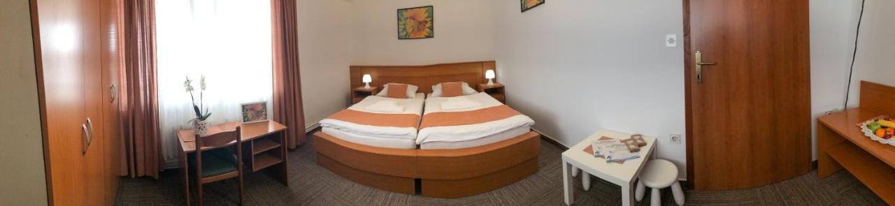 Restavracija In Prenocisca Carda Hotell Martjanci Eksteriør bilde