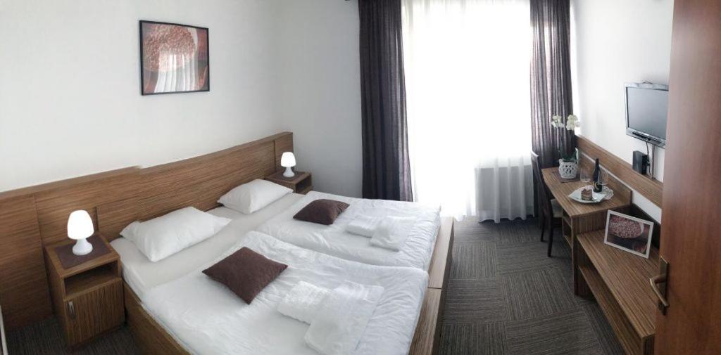 Restavracija In Prenocisca Carda Hotell Martjanci Eksteriør bilde