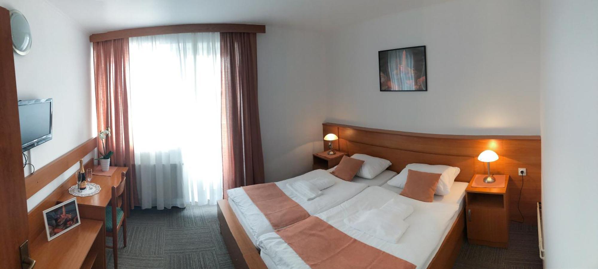 Restavracija In Prenocisca Carda Hotell Martjanci Eksteriør bilde