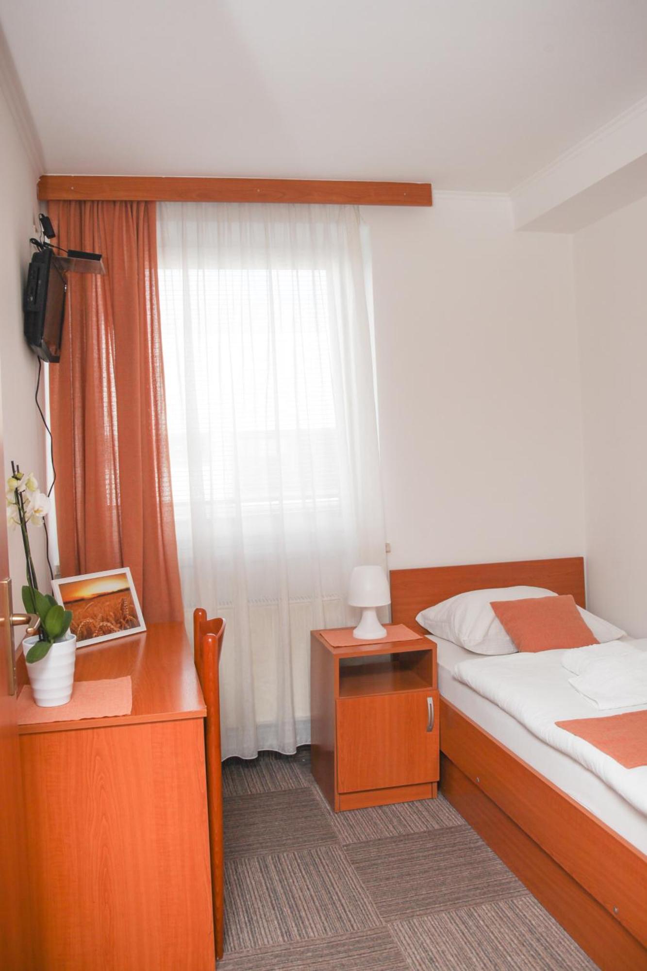 Restavracija In Prenocisca Carda Hotell Martjanci Eksteriør bilde